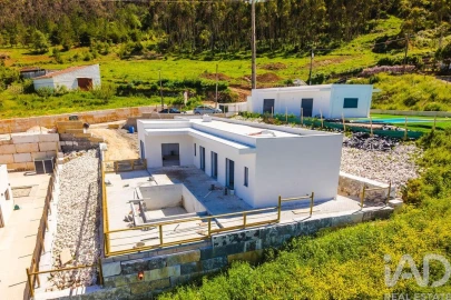 Moradia T3 para Venda em Lamas e Cercal