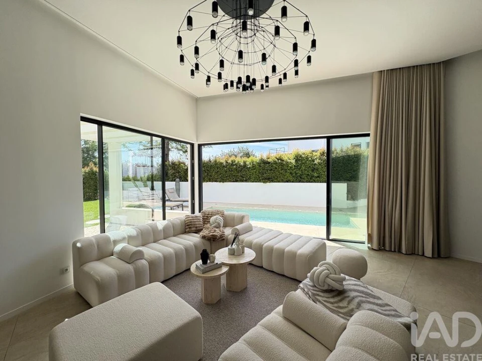 Moradia T3 para Venda em Quarteira Foto 1