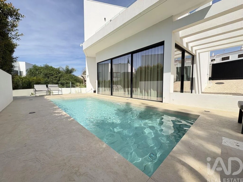 Moradia T3 para Venda em Quarteira Foto 5