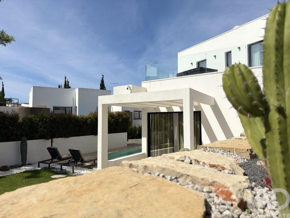 Moradia T3 para Venda em Quarteira Foto 2