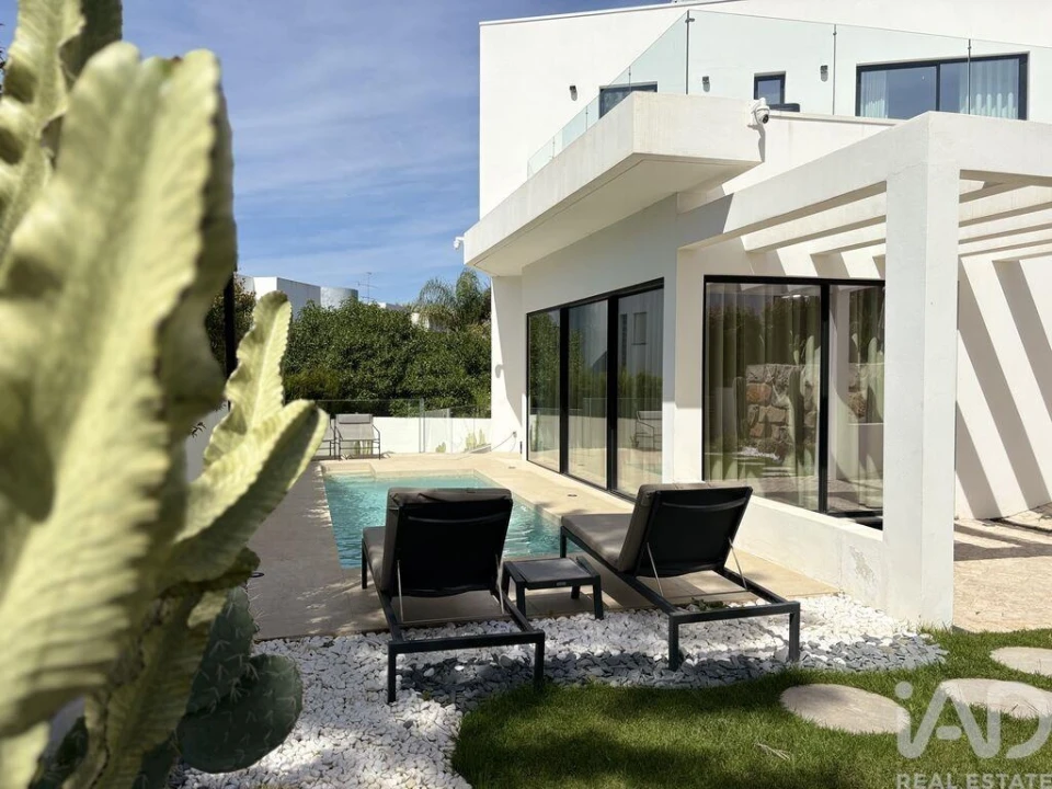 Moradia T3 para Venda em Quarteira Foto 3