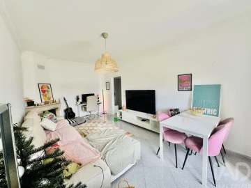 Apartamento T1 para Venda em Charneca de Caparica e Sobreda