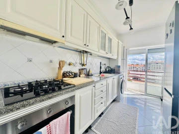 Apartamento T1 para Venda em Charneca de Caparica e Sobreda