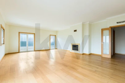 Apartamento T3 para Venda em Oeiras e São Julião da Barra, Paço de Arcos e Caxias