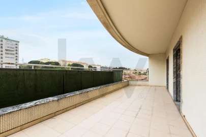 Apartamento T3 para Venda em Oeiras e São Julião da Barra, Paço de Arcos e Caxias