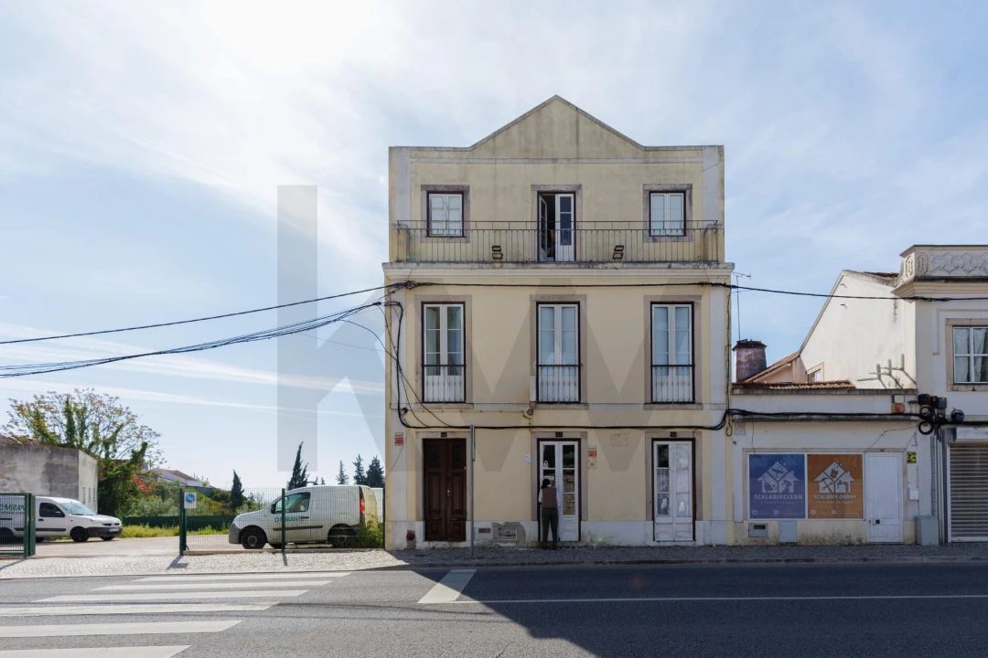 Prédio para Venda em Romeira e Várzea Foto 2