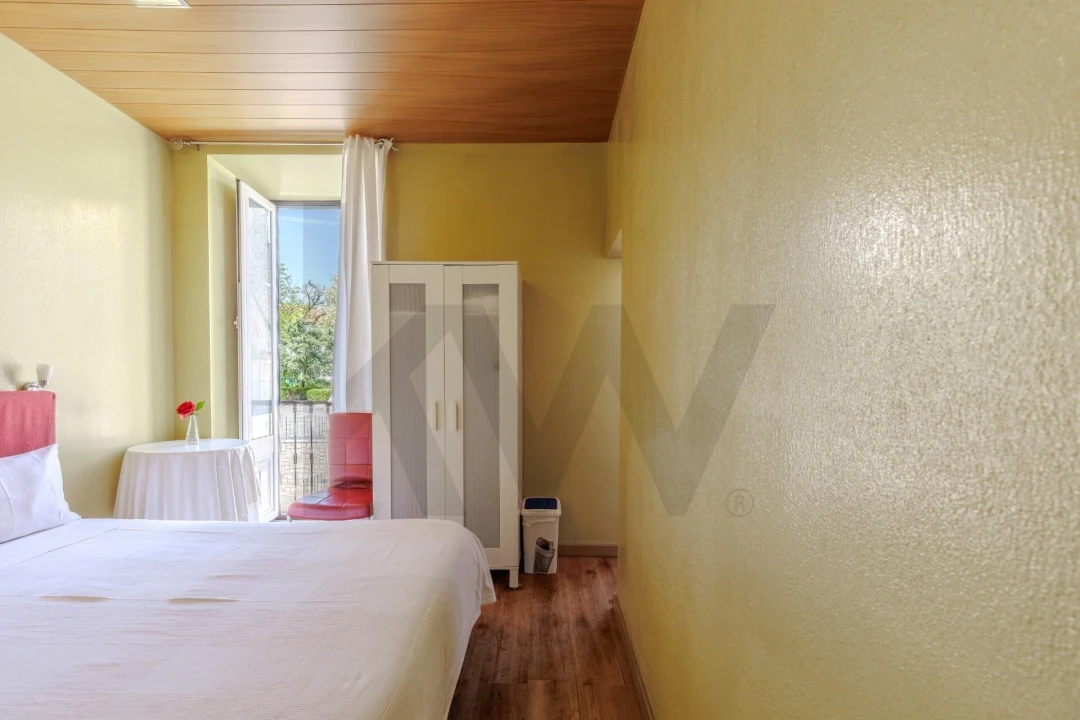 Prédio para Venda em Romeira e Várzea Foto 31