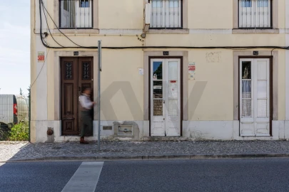 Prédio para Venda em Romeira e Várzea