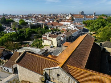 Prédio para Venda em Romeira e Várzea
