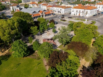 Prédio para Venda em Romeira e Várzea