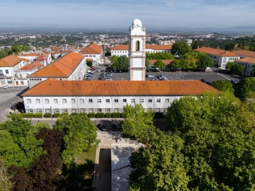 Prédio para Venda em Romeira e Várzea