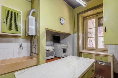 Prédio para Venda em Romeira e Várzea