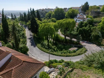Prédio para Venda em Romeira e Várzea