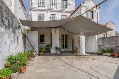 Prédio para Venda em Romeira e Várzea