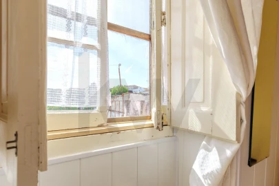 Prédio para Venda em Romeira e Várzea