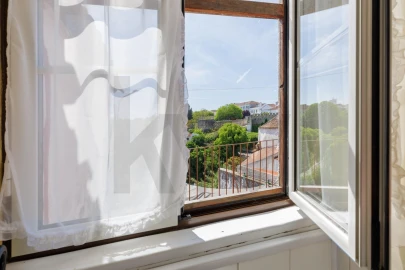 Prédio para Venda em Romeira e Várzea