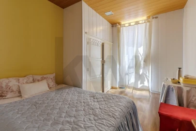 Prédio para Venda em Romeira e Várzea