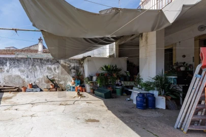 Prédio para Venda em Romeira e Várzea