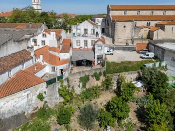 Prédio para Venda em Romeira e Várzea