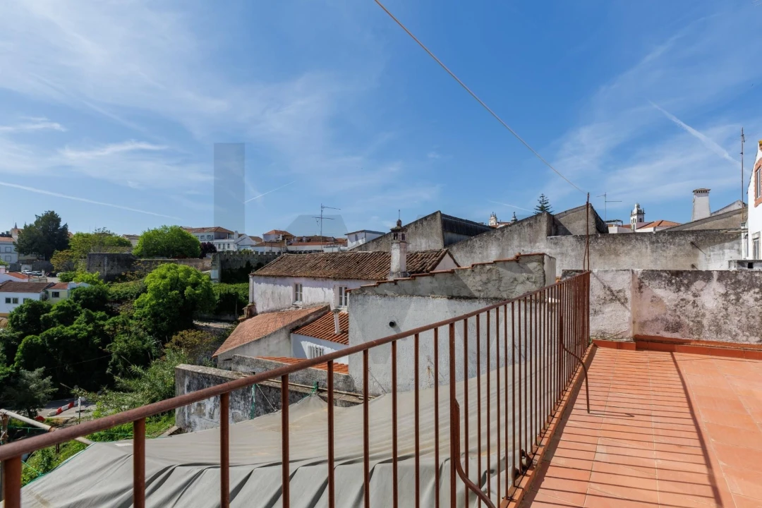 Prédio para Venda em Romeira e Várzea Foto 26