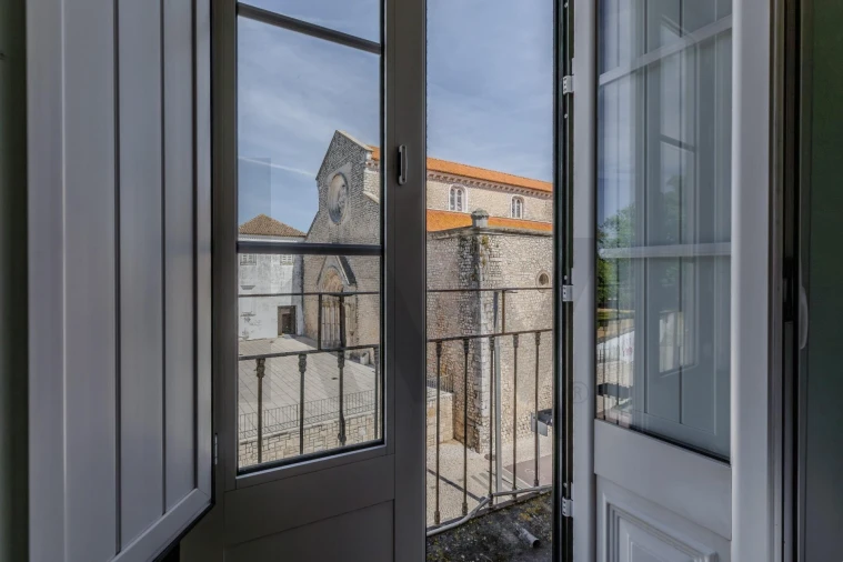 Prédio para Venda em Romeira e Várzea Foto 3