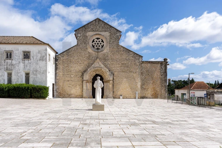 Prédio para Venda em Romeira e Várzea Foto 4