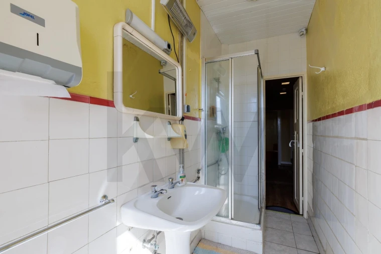 Prédio para Venda em Romeira e Várzea Foto 28