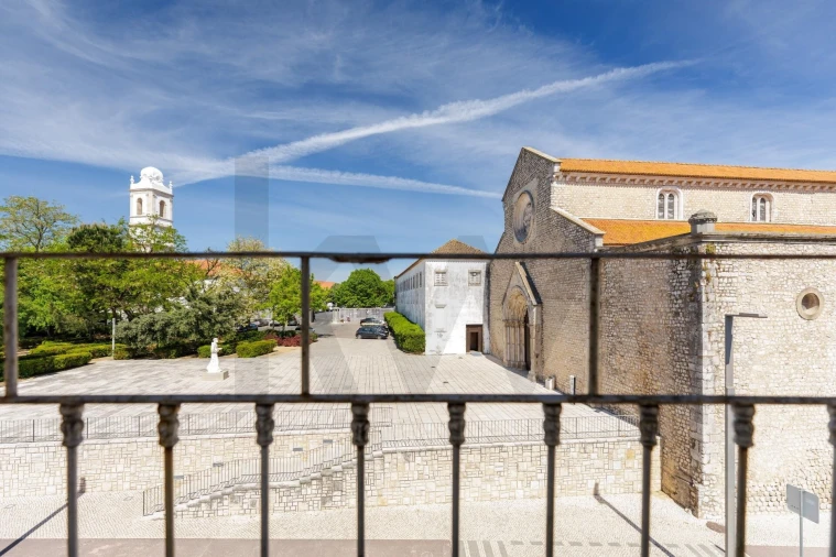 Prédio para Venda em Romeira e Várzea Foto 51