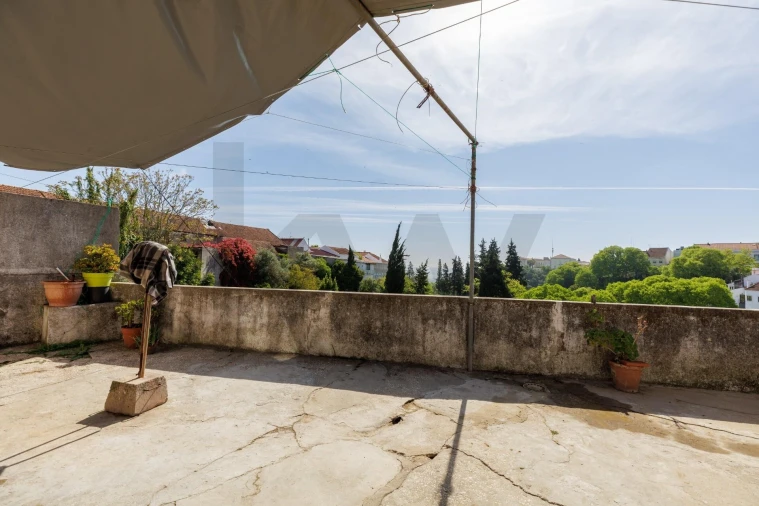 Prédio para Venda em Romeira e Várzea Foto 11