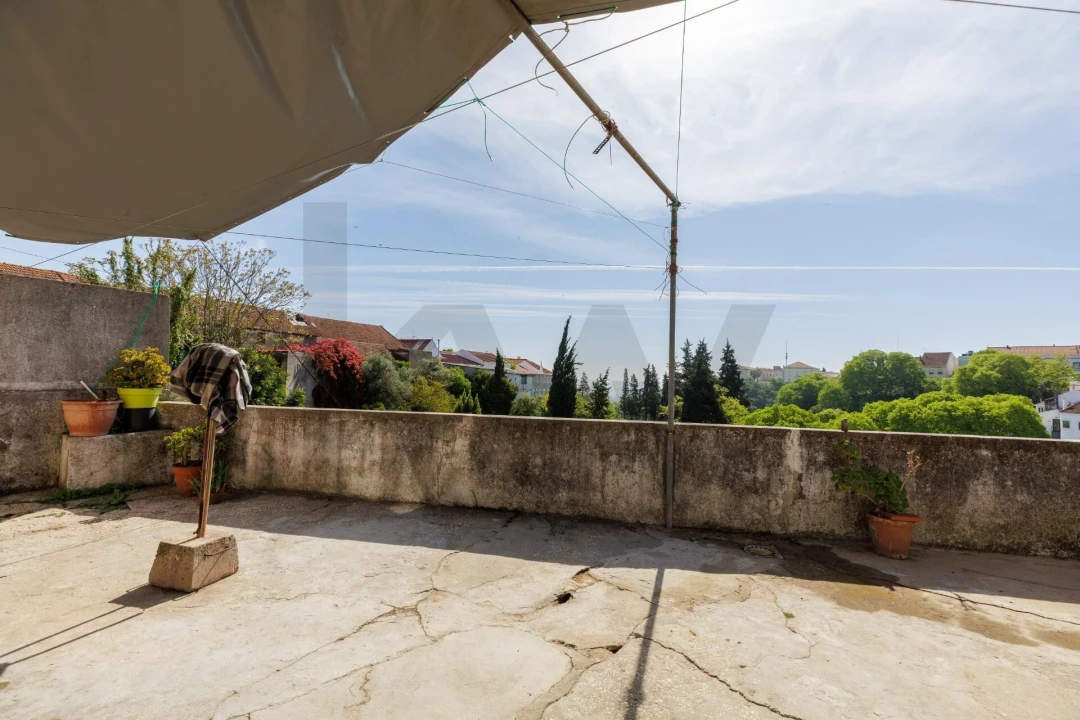 Prédio para Venda em Romeira e Várzea Foto 11