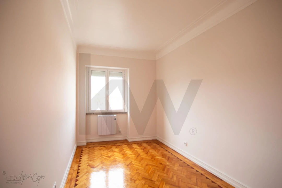 Apartamento T3 para Arrendamento em Alvalade Foto 4
