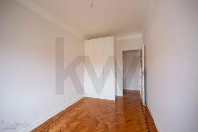 Apartamento T3 para Arrendamento em Alvalade
