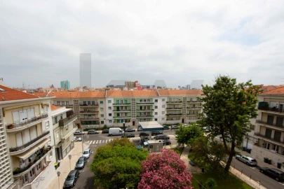 Apartamento T3 para Arrendamento em Alvalade