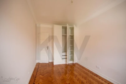 Apartamento T3 para Arrendamento em Alvalade