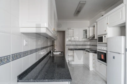 Apartamento T3 para Arrendamento em Alvalade