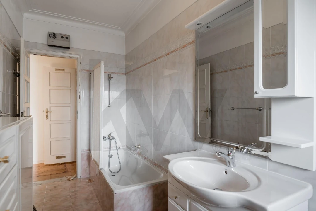 Apartamento T3 para Arrendamento em Alvalade Foto 18