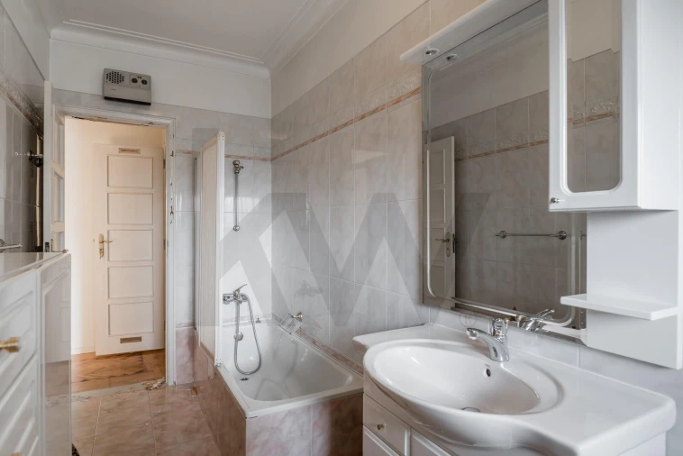 Apartamento T3 para Arrendamento em Alvalade Foto 18