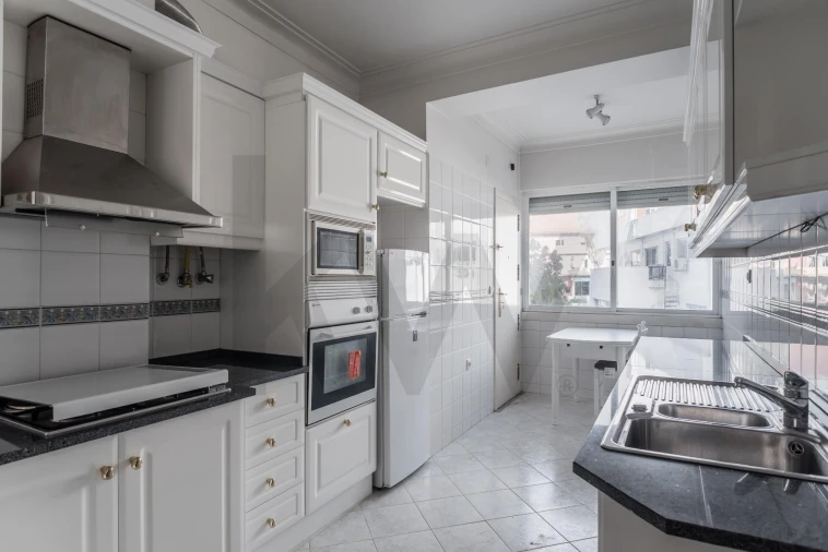 Apartamento T3 para Arrendamento em Alvalade Foto 12