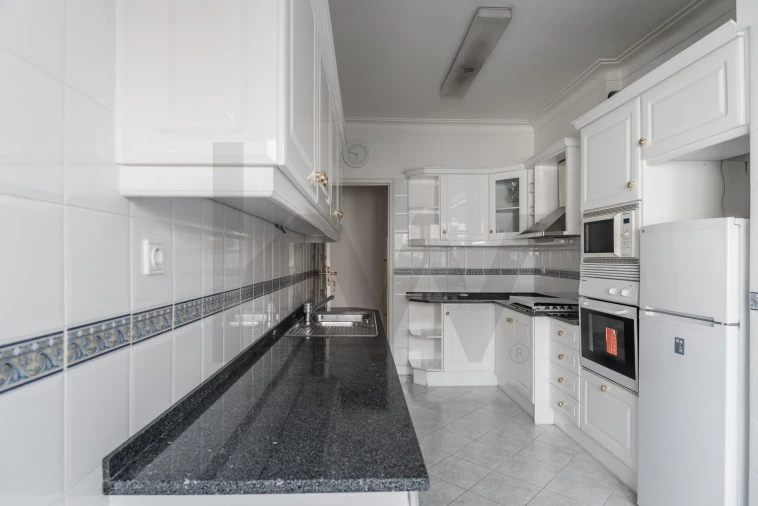 Apartamento T3 para Arrendamento em Alvalade Foto 11