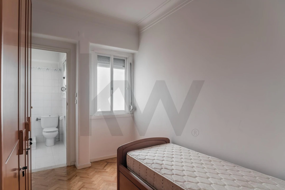 Apartamento T3 para Arrendamento em Alvalade Foto 9