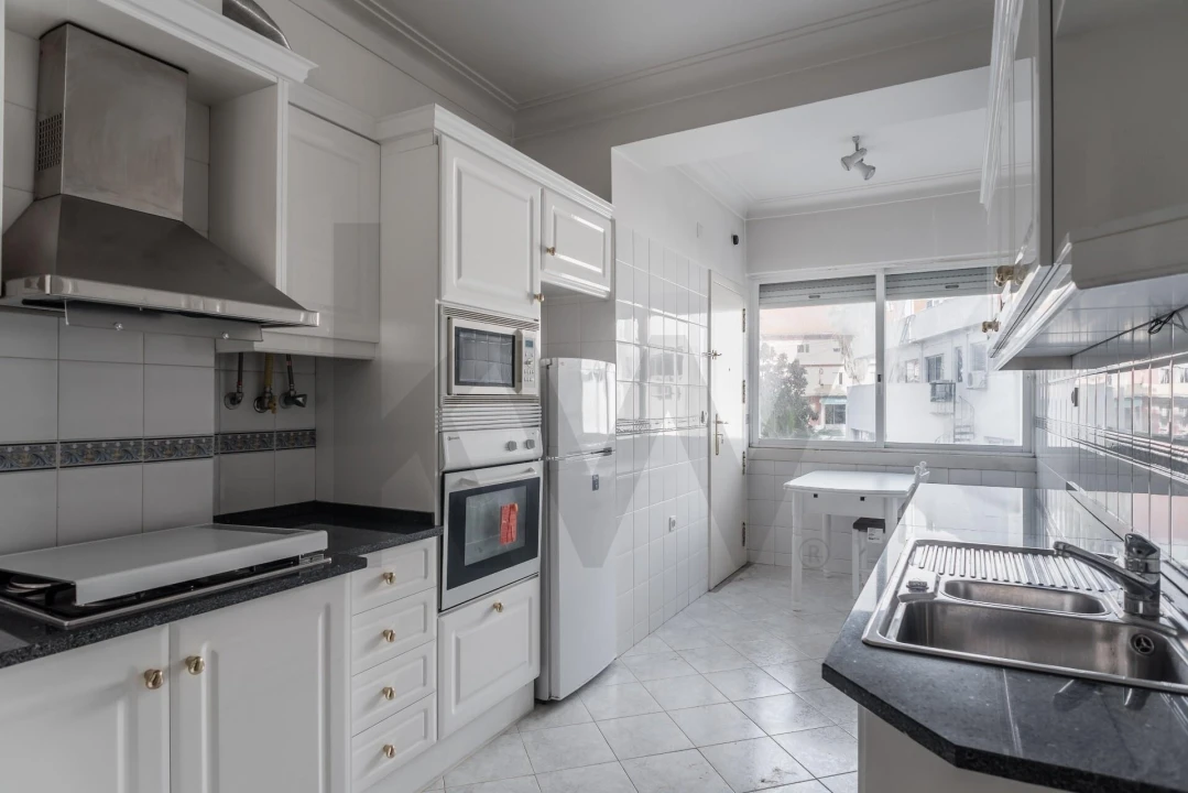 Apartamento T3 para Arrendamento em Alvalade Foto 12