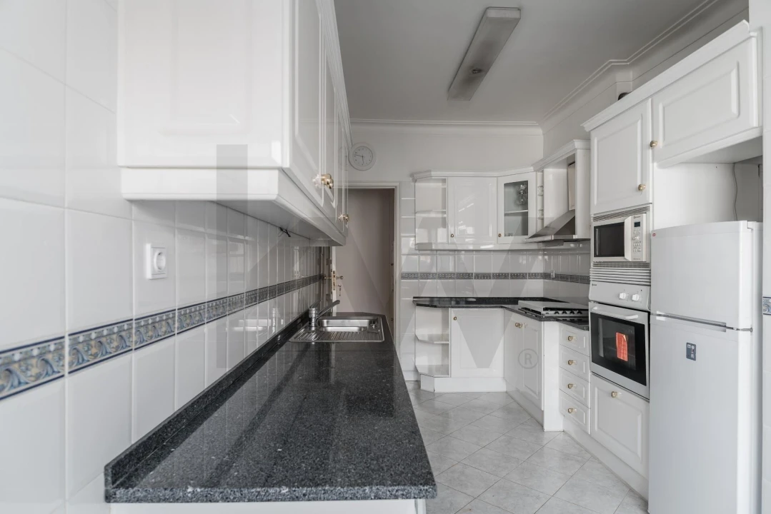 Apartamento T3 para Arrendamento em Alvalade Foto 11