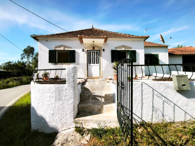 Moradia T3 para Venda em Almoster Foto 22