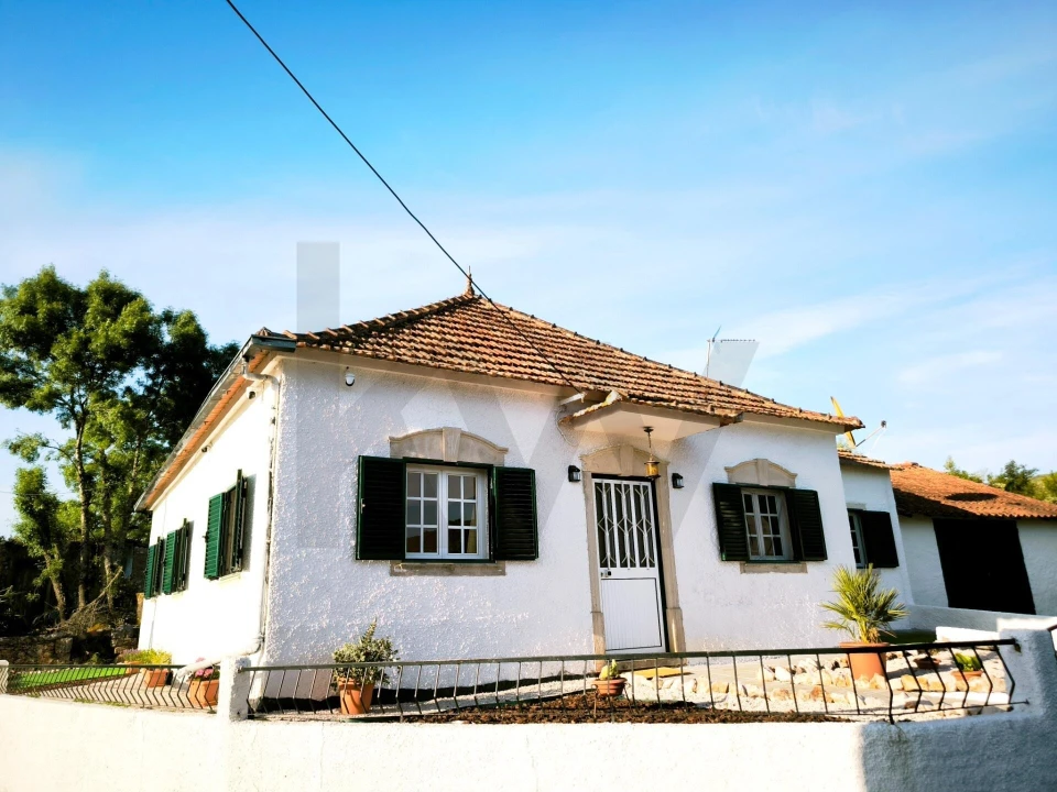 Moradia T3 para Venda em Almoster Foto 24