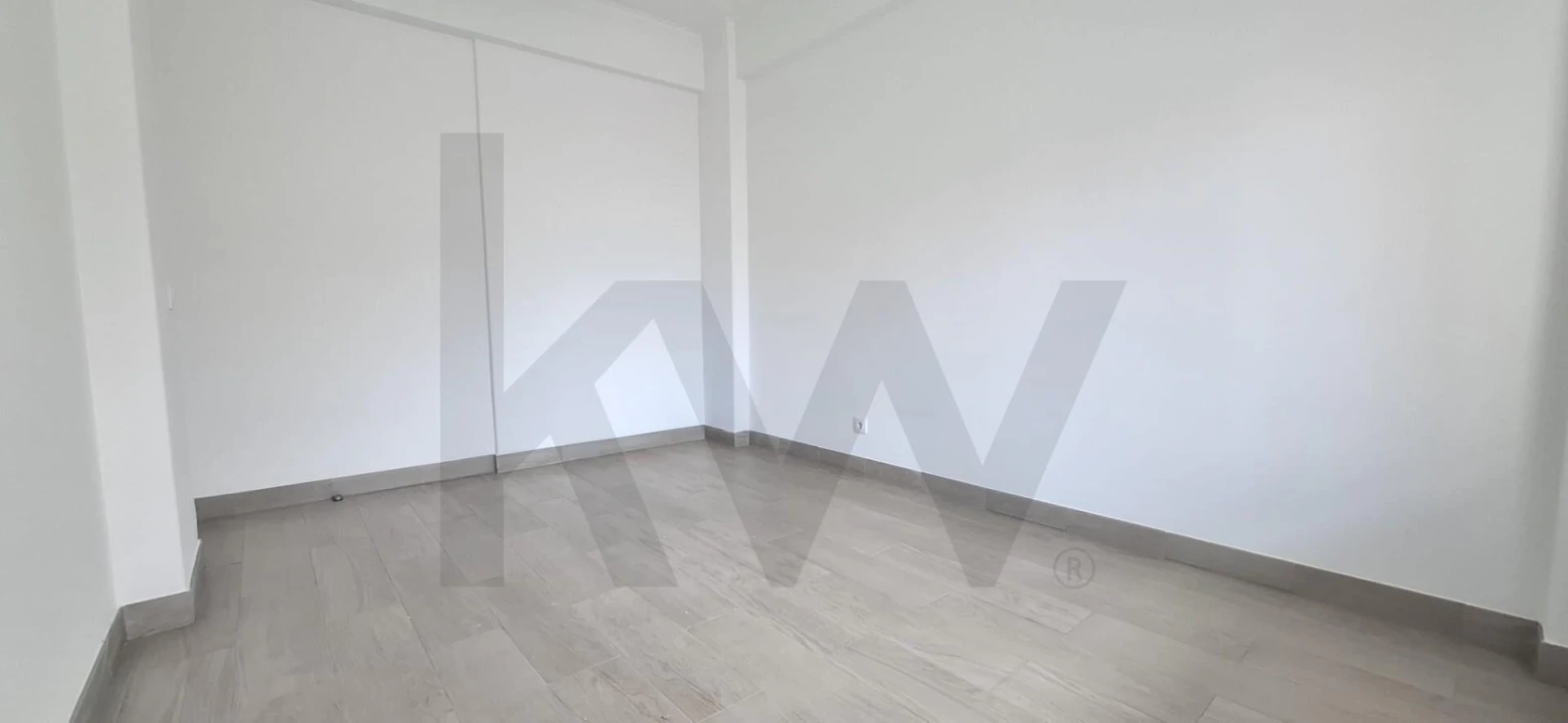 Apartamento T1 para Arrendamento em Campo de Ourique Foto 7