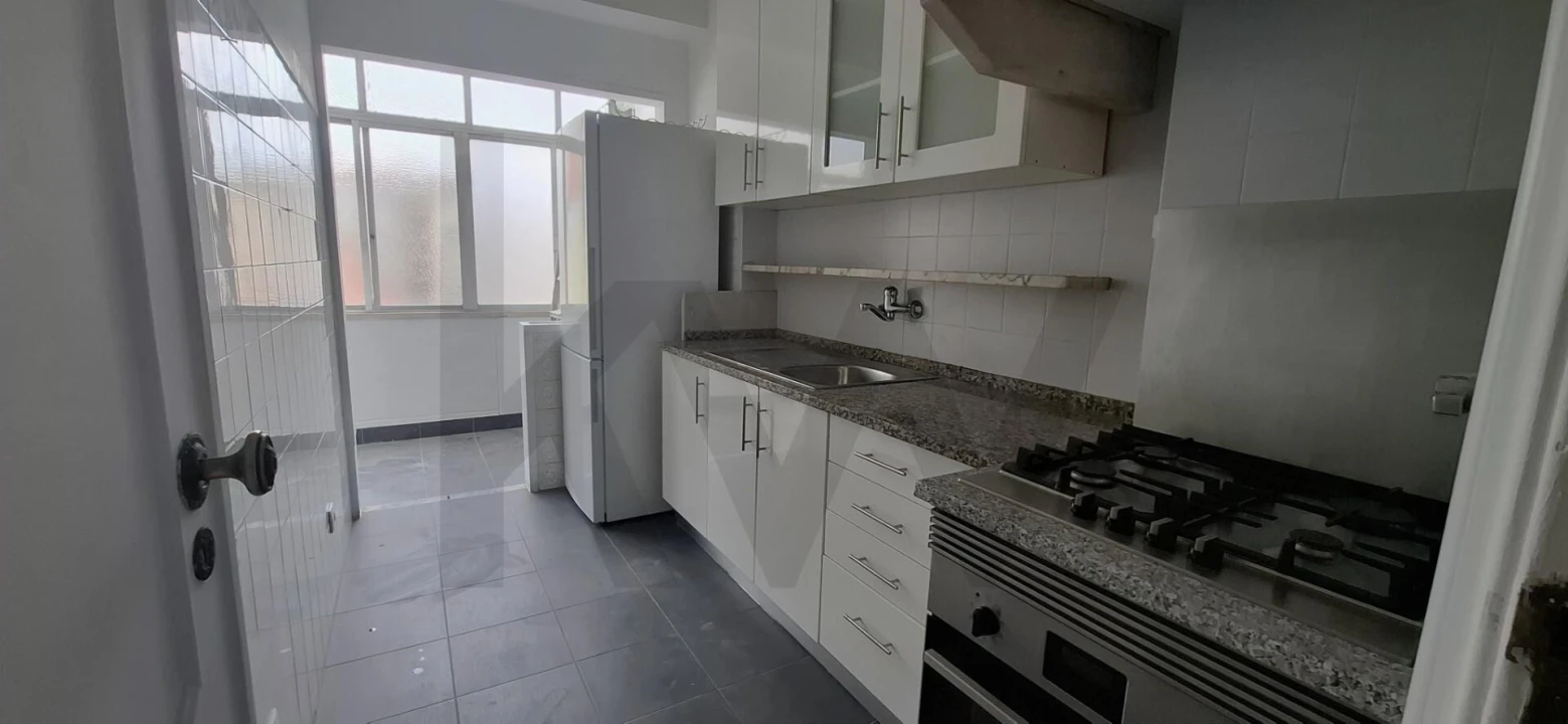 Apartamento T1 para Arrendamento em Campo de Ourique Foto 1