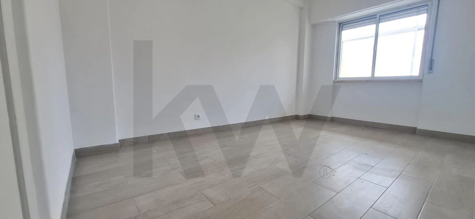 Apartamento T1 para Arrendamento em Campo de Ourique Foto 9