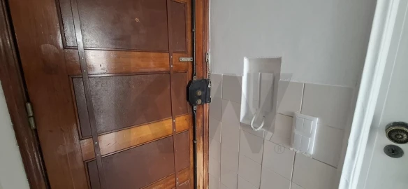 Apartamento T1 para Arrendamento em Campo de Ourique