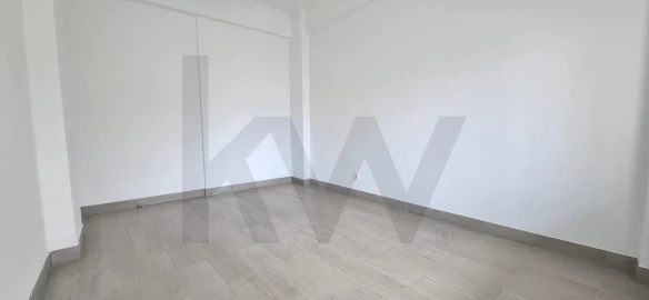 Apartamento T1 para Arrendamento em Campo de Ourique