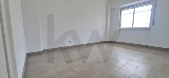 Apartamento T1 para Arrendamento em Campo de Ourique